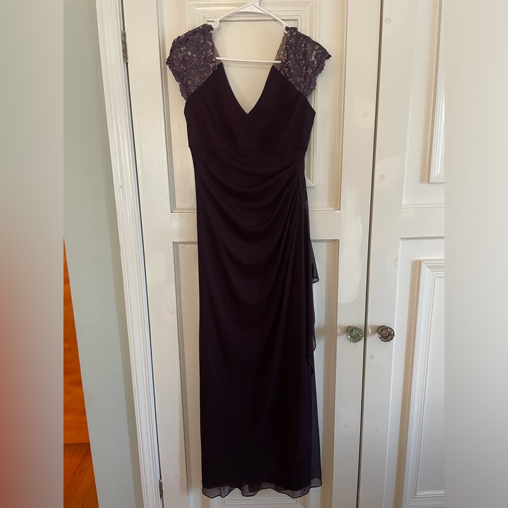 Size 4 XSCAPE Plum Lace Sleeve Chiffon Gown Like New